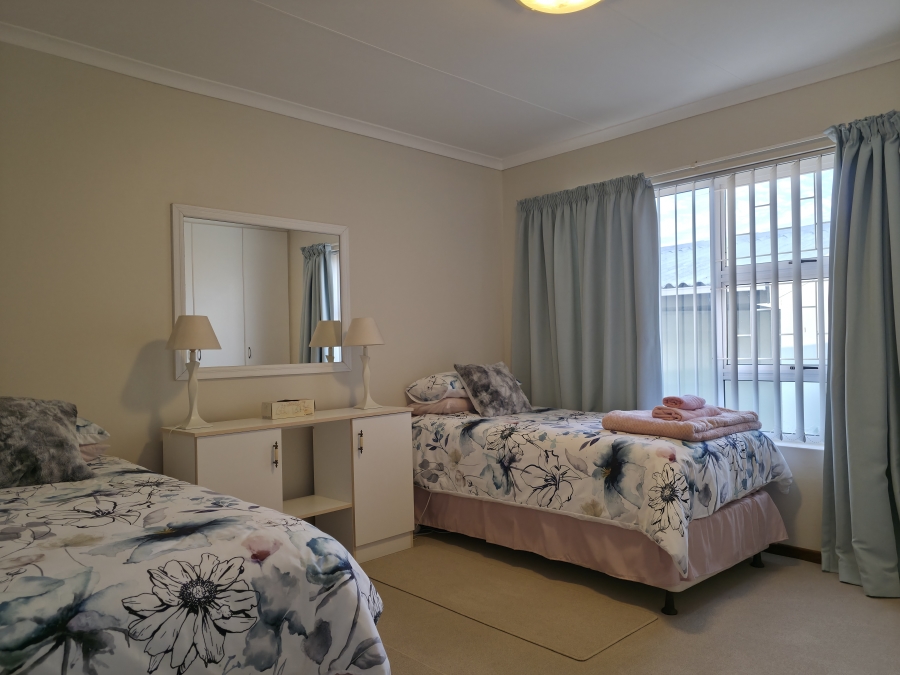 7 Bedroom Property for Sale in Wavecrest Eastern Cape